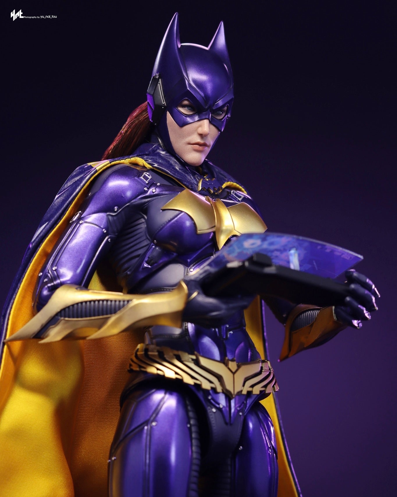 Hot Toys VGM65 Batman Arkham Knight [Batgirl (Purple and Gold Version) 1/6th scale Collectible Figure (Exclusive Limited Edition)