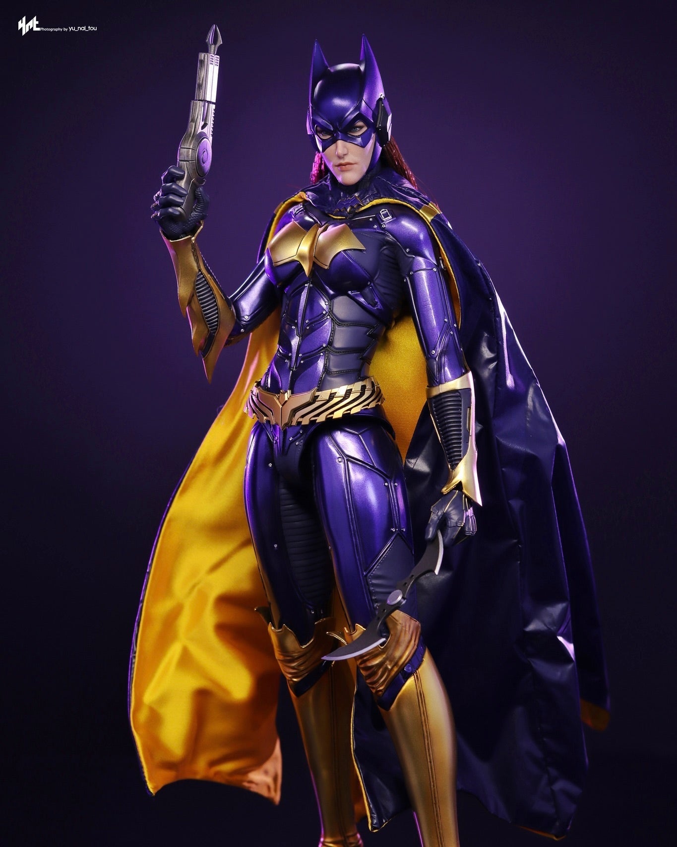 Hot Toys VGM65 Batman Arkham Knight [Batgirl (Purple and Gold Version) 1/6th scale Collectible Figure (Exclusive Limited Edition)