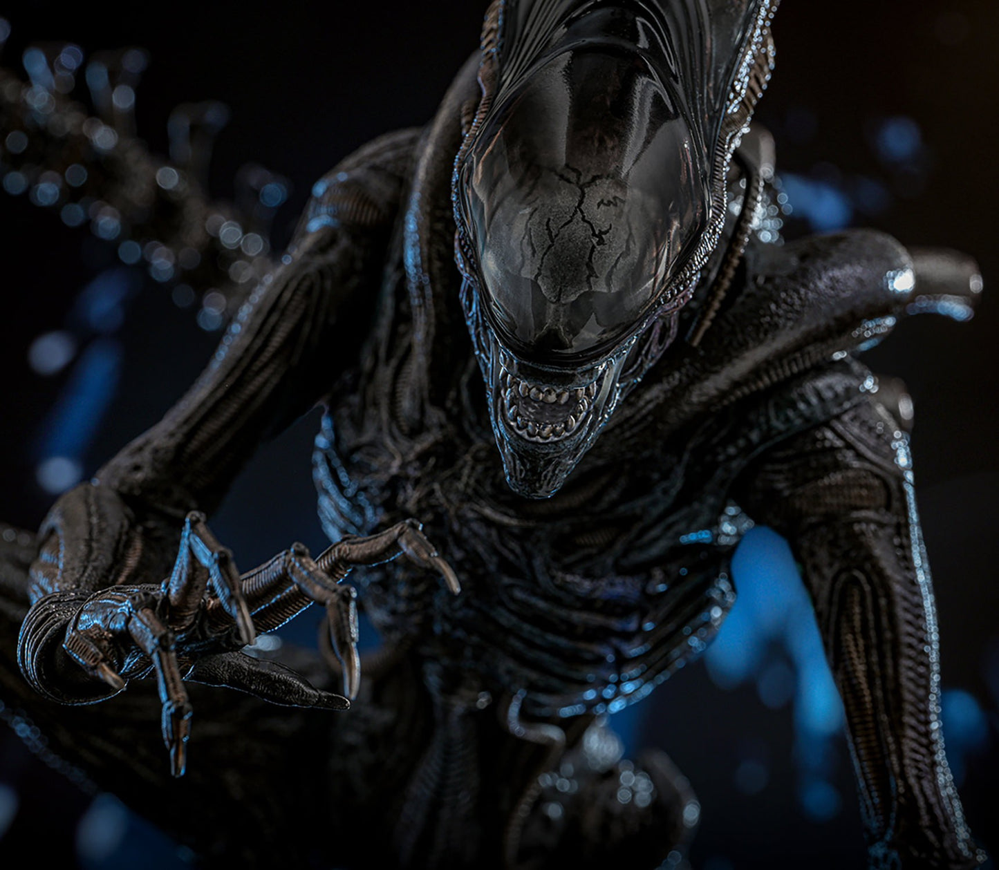 (Preorder) Hot Toys MMS784 Alien: Romulus [Scorched Xenomorph] 1/6th Scale Collectible Figure