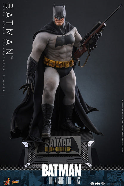 (Preorder) Hot Toys CMS024 DC Comic Batman The Dark Knight Returns [Batman] 1/6 Scale Collectible Figure