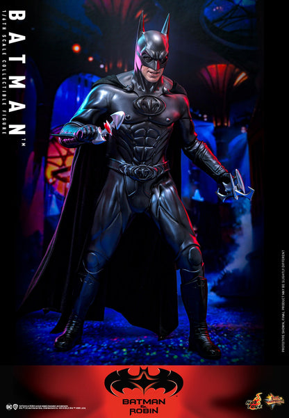 (Preorder) Hot Toys MMS786 Batman & Robin [Batman] 1/6 Scale Collectible Figure