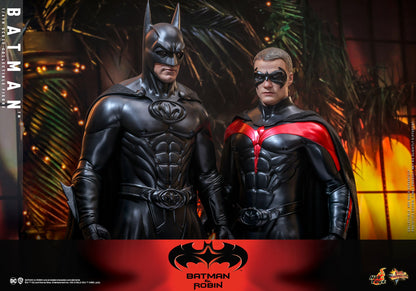 (Preorder) Hot Toys MMS786 Batman & Robin [Batman] 1/6 Scale Collectible Figure