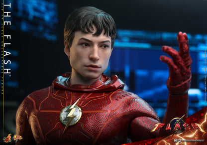 Hot Toys MMS713B The Flash [The Flash (Special Version) with The Life Size The Flash Signet Ring] 1/6 Scale Collectible Figure