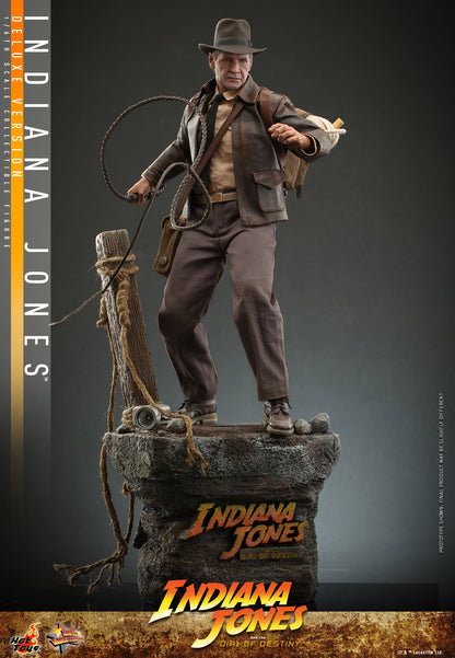 Hot Toys MMS717 Indiana Jones and the Dial of Destiny : Indiana Jones - 1/6 Scale Collectible Figure (Deluxe Version)