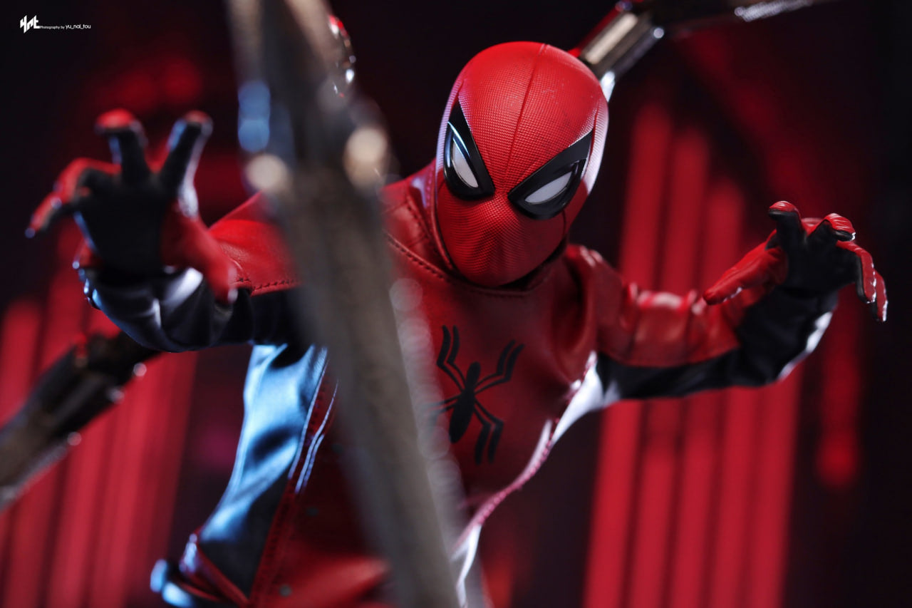 Hot Toys VGM71 Marvel's Spider-Man 2 [Peter Parker] (Last Stand Suit) [Hot Toys Exclusive] 1/6th scale Collectible Figure